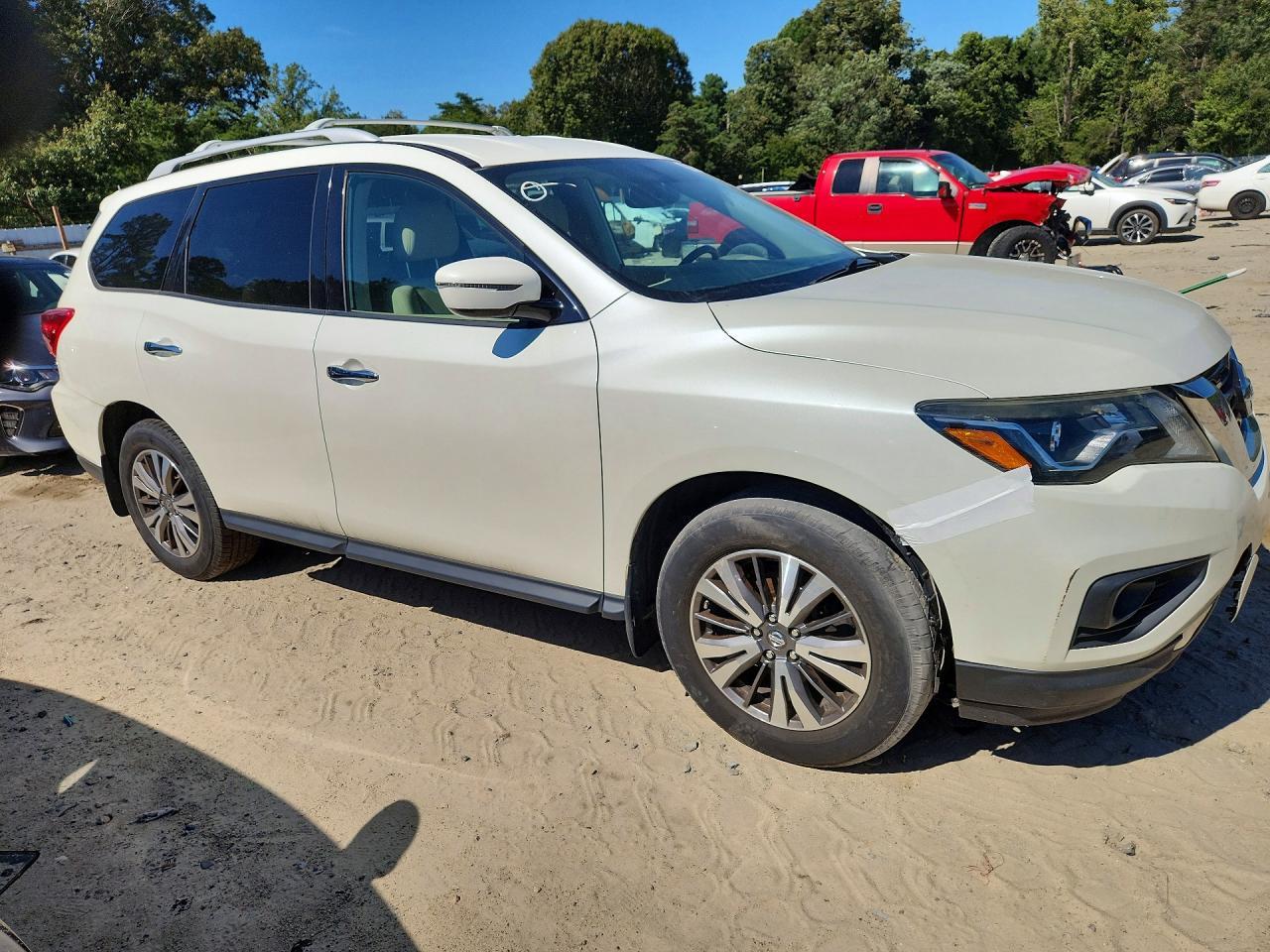 2017 Nissan Pathfinder Sv - Image 4