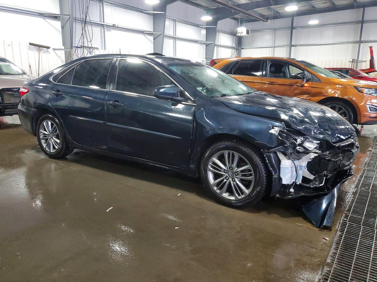 2017 Toyota Camry Se - Фото 4