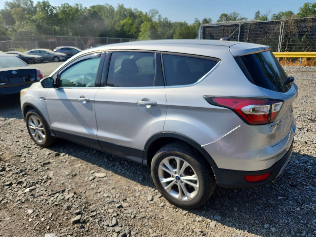 2017 Ford Escape Se - Фото 2