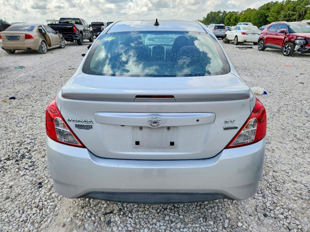 2017 Nissan Versa 1.6 S - Фото 6
