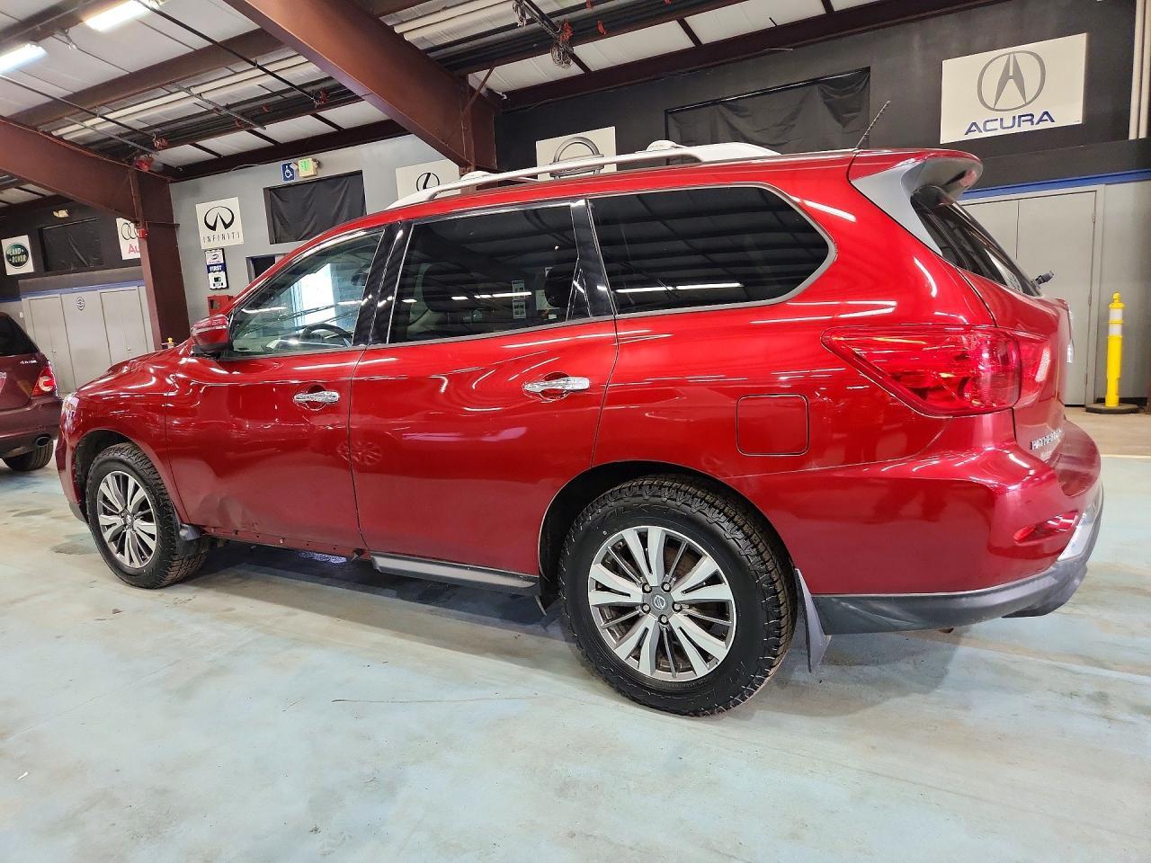 2018 Nissan Pathfinder S - Фото 2