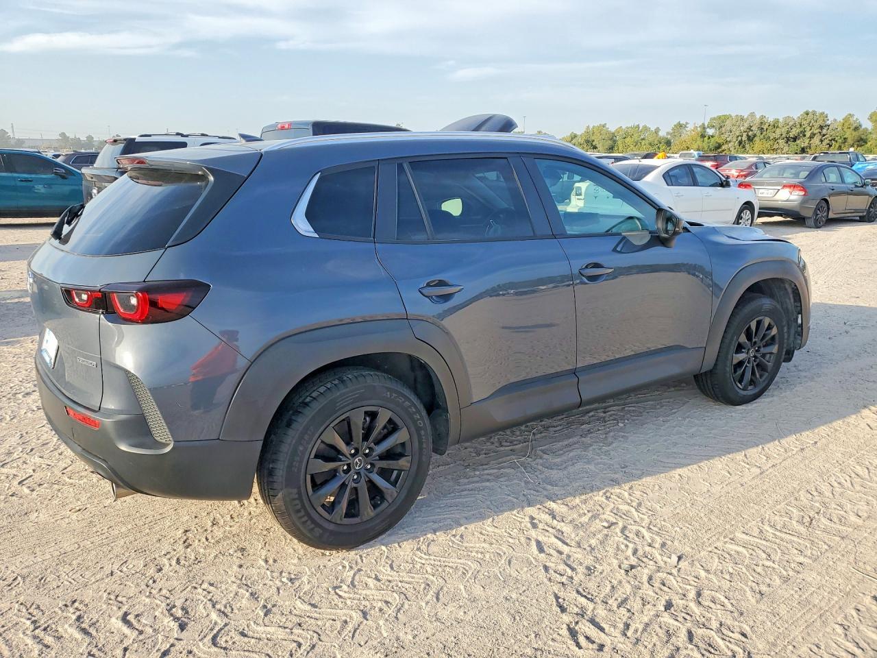 2024 Mazda Cx-50 Premium - Image 3