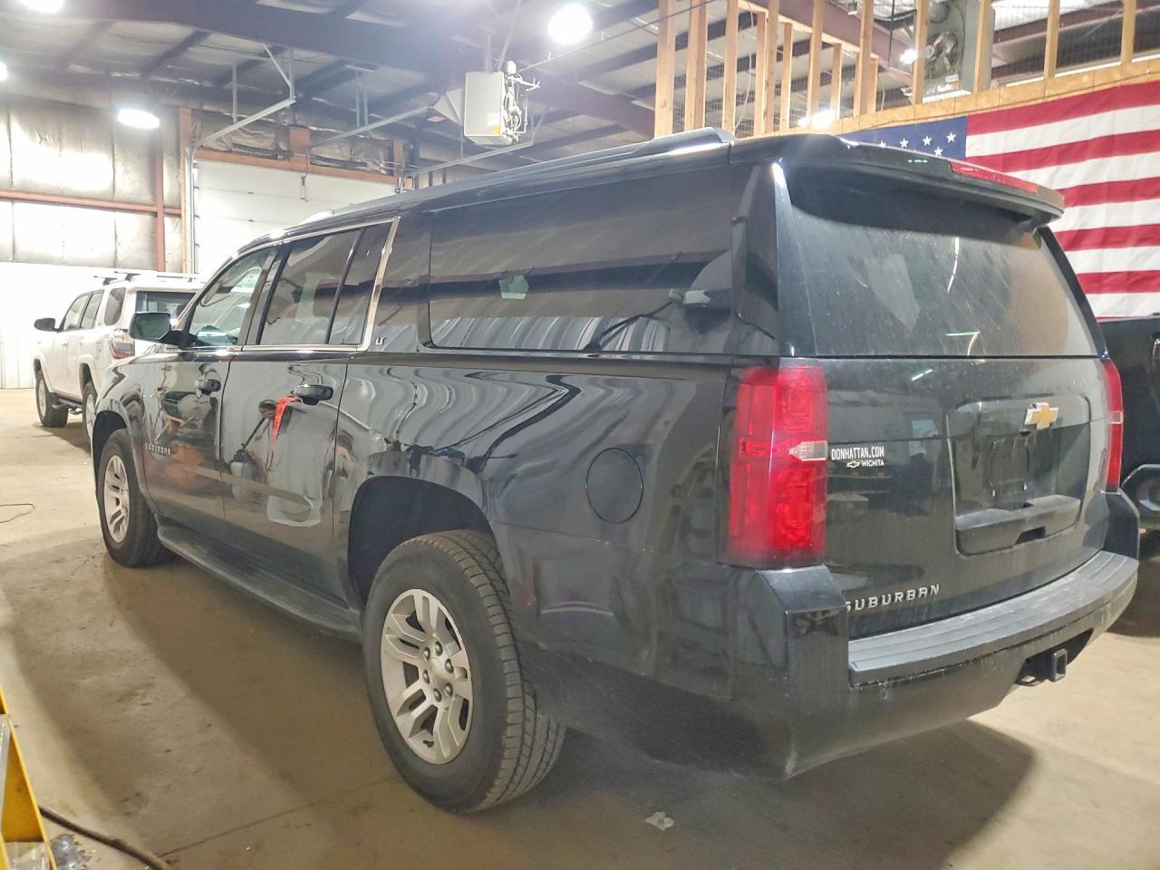 2017 Chevrolet Suburban K1500 Lt - Фото 2