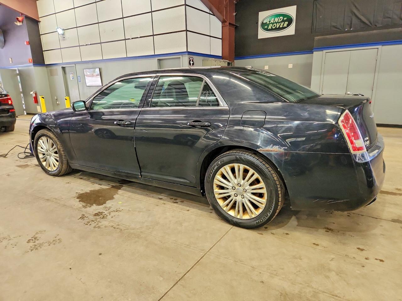 2013 Chrysler 300 - Фото 2