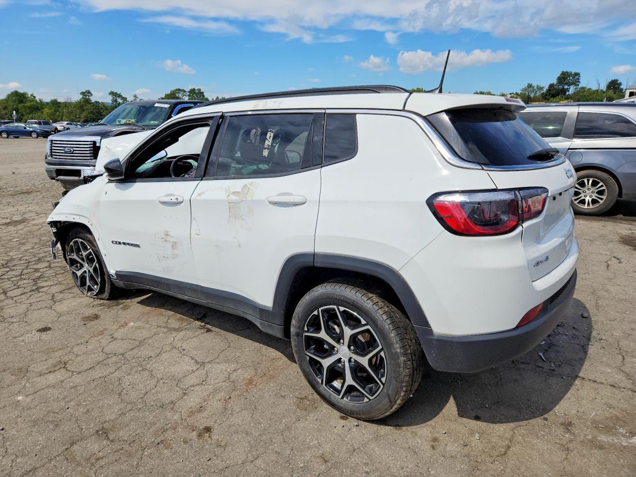 2024 Jeep Compass Latitude - Фото 2