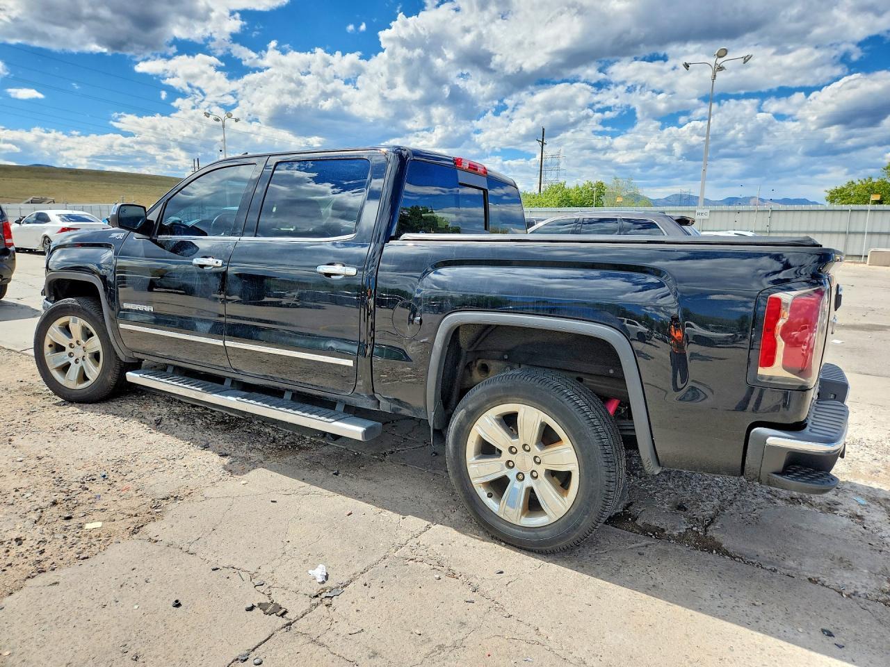 2017 GMC Sierra K1500 Slt - Image 2