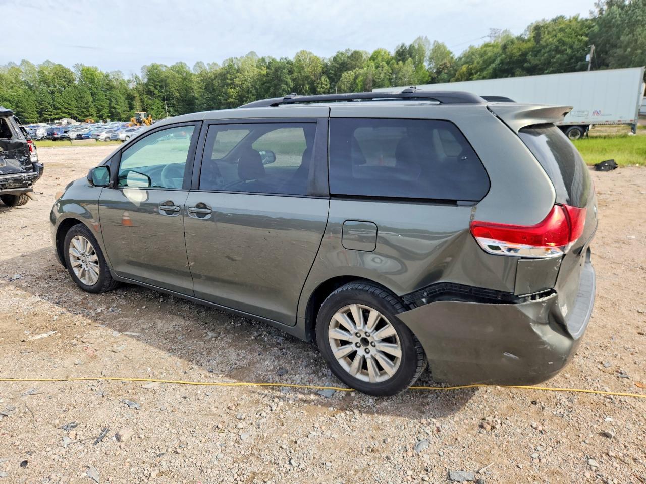 2011 Toyota Sienna Le - Фото 2