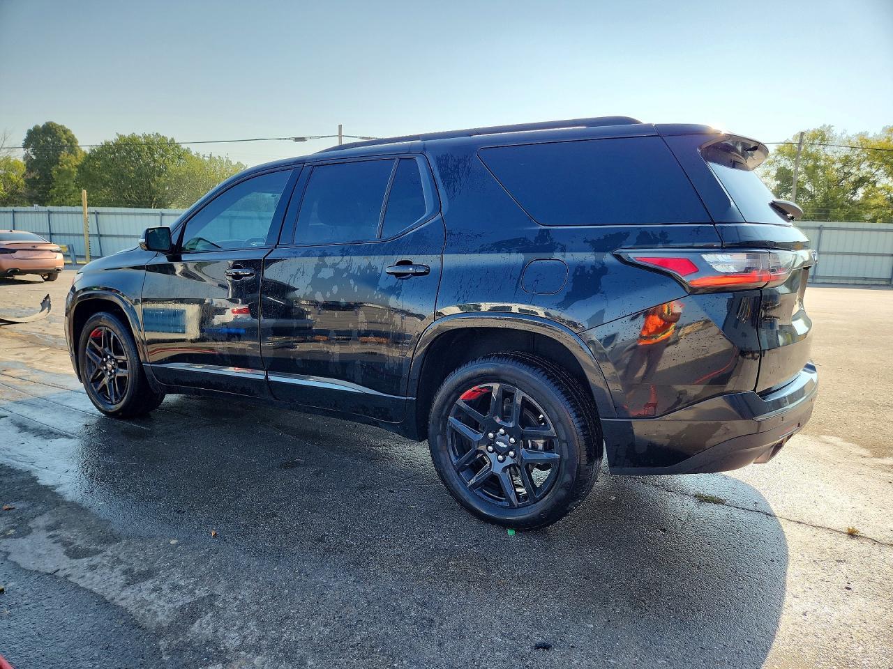 2020 Chevrolet Traverse Premier - Фото 2