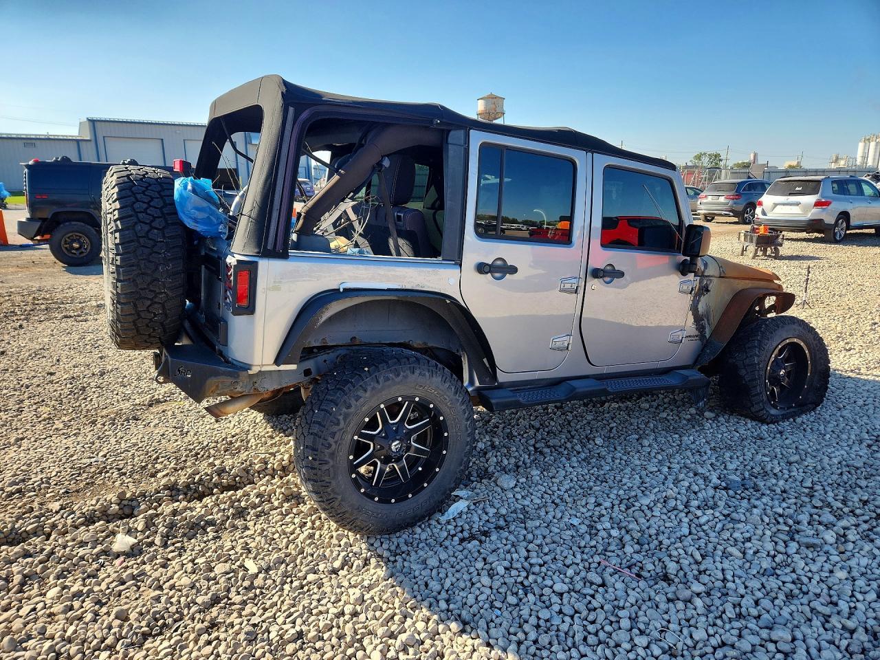 2014 Jeep Wrangler Unlimited Sahara - Image 3
