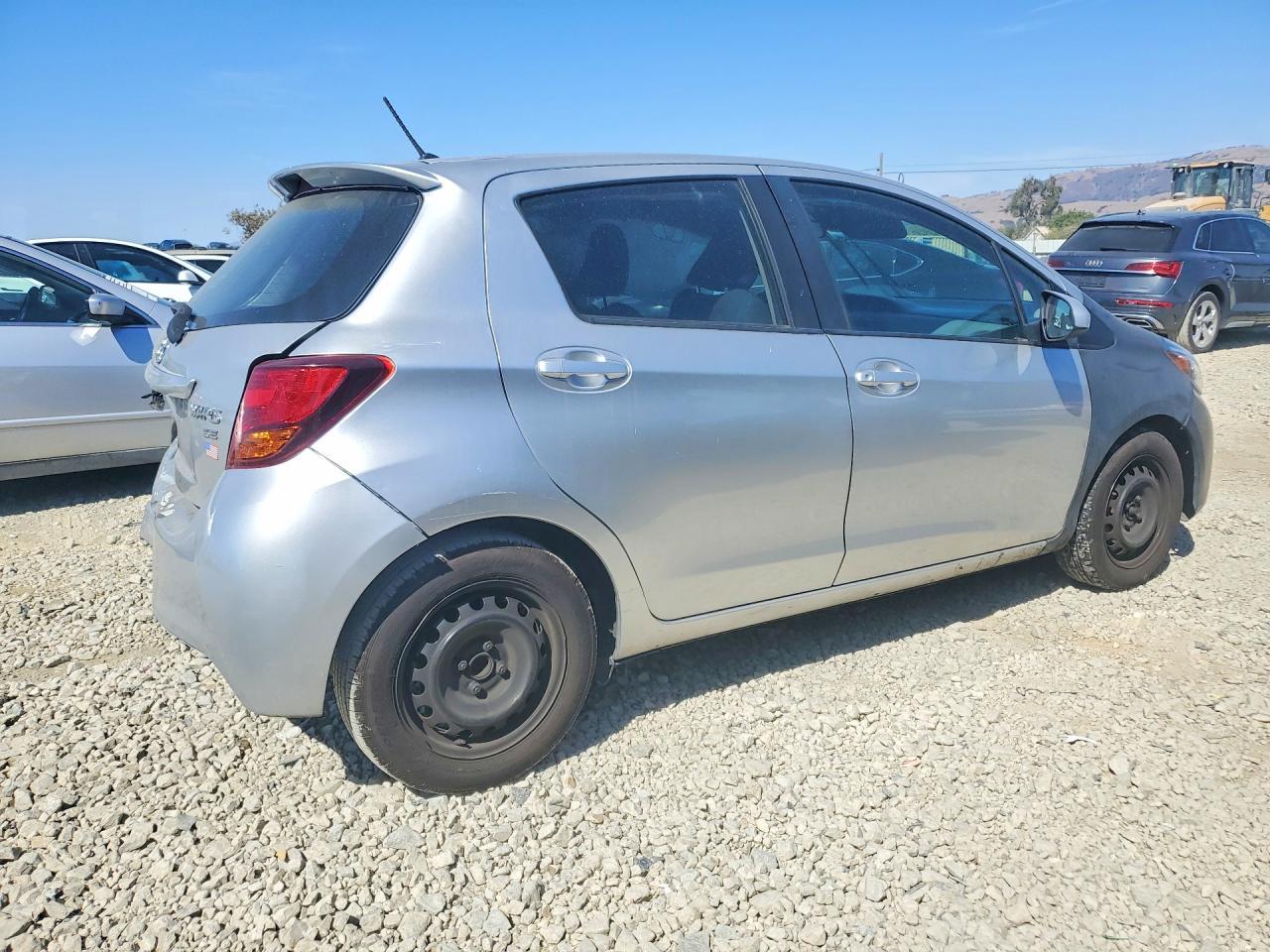 2017 Toyota Yaris 5-Door L Fleet - Фото 3