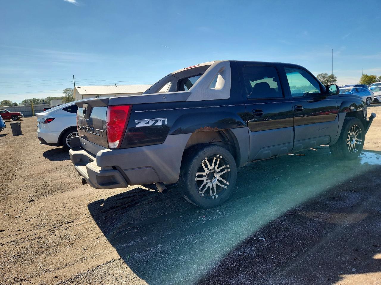 2002 Chevrolet Avalanche K1500 - Image 3