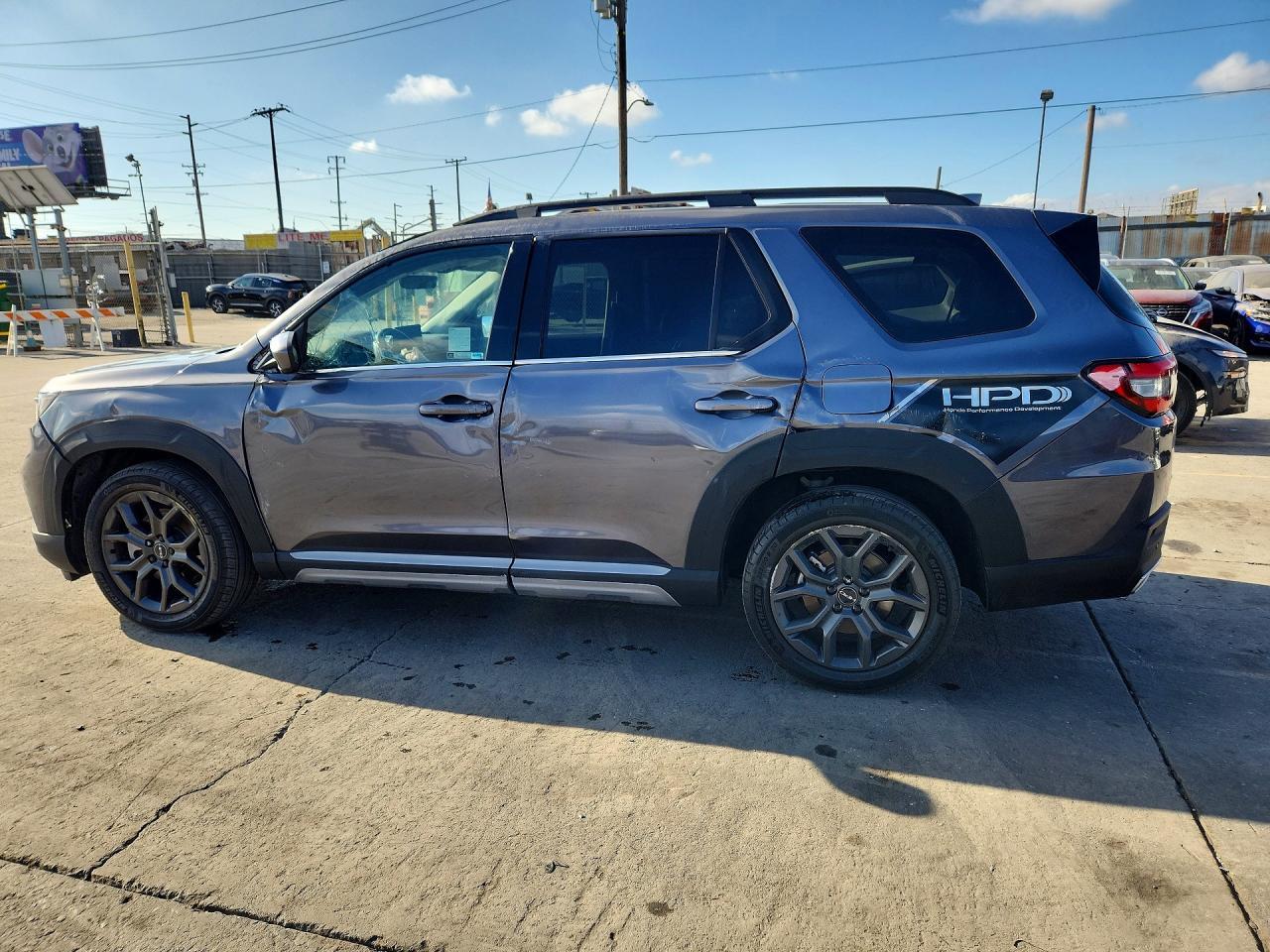 2023 Honda Pilot Touring - Image 2