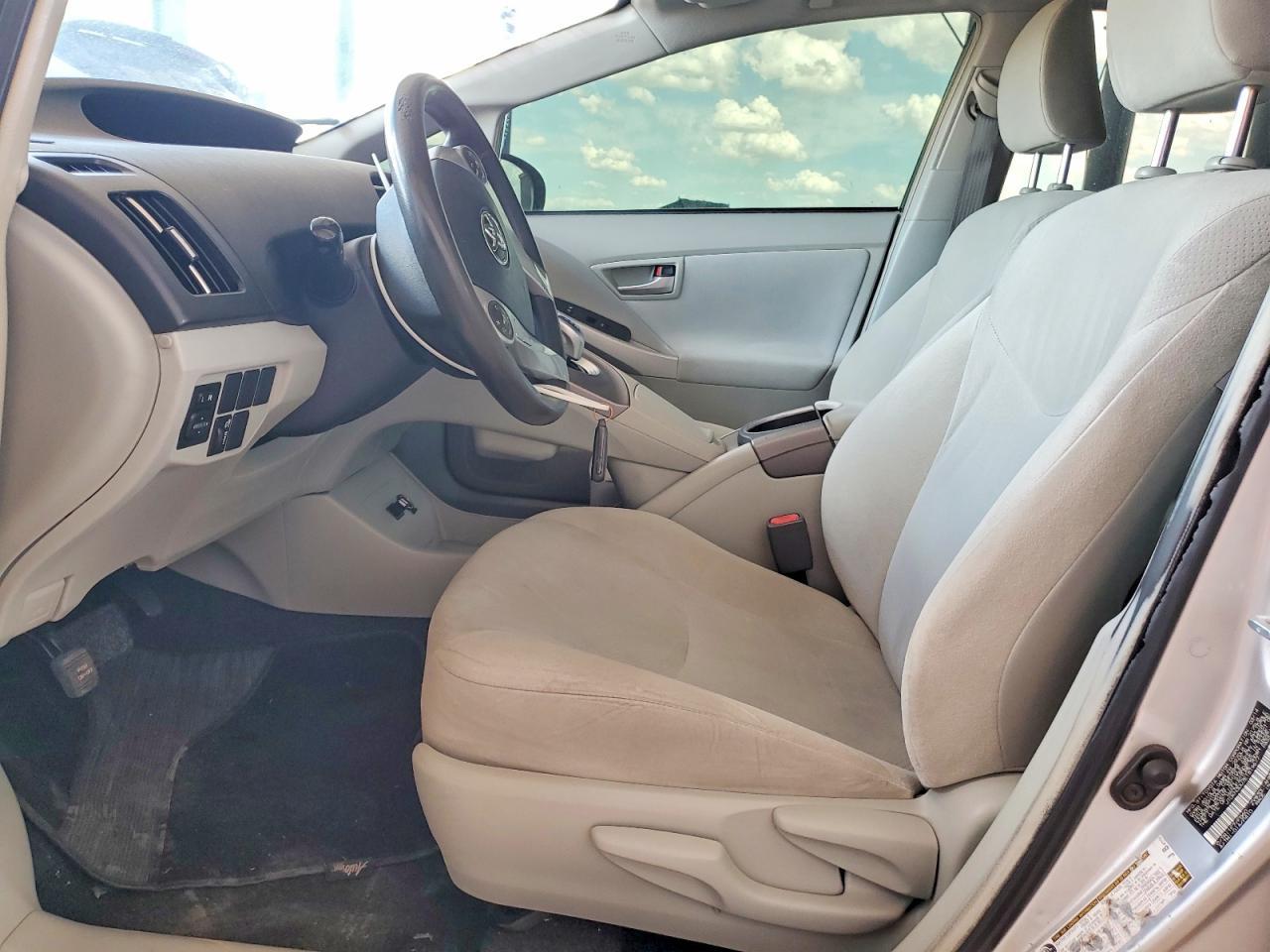 2014 Toyota Prius Two - Image 7