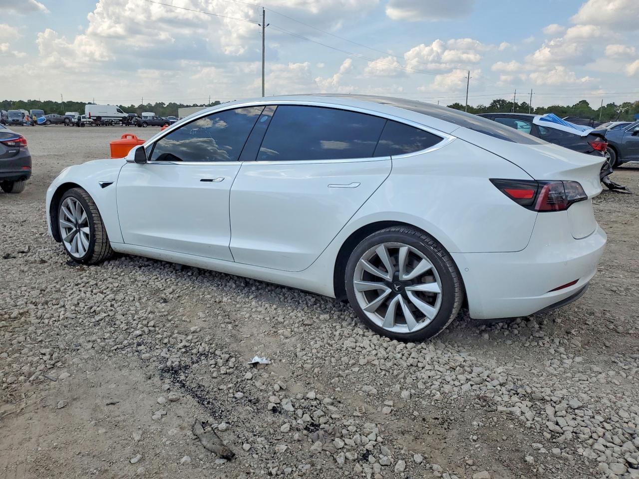 2020 Tesla Model 3 - Image 2