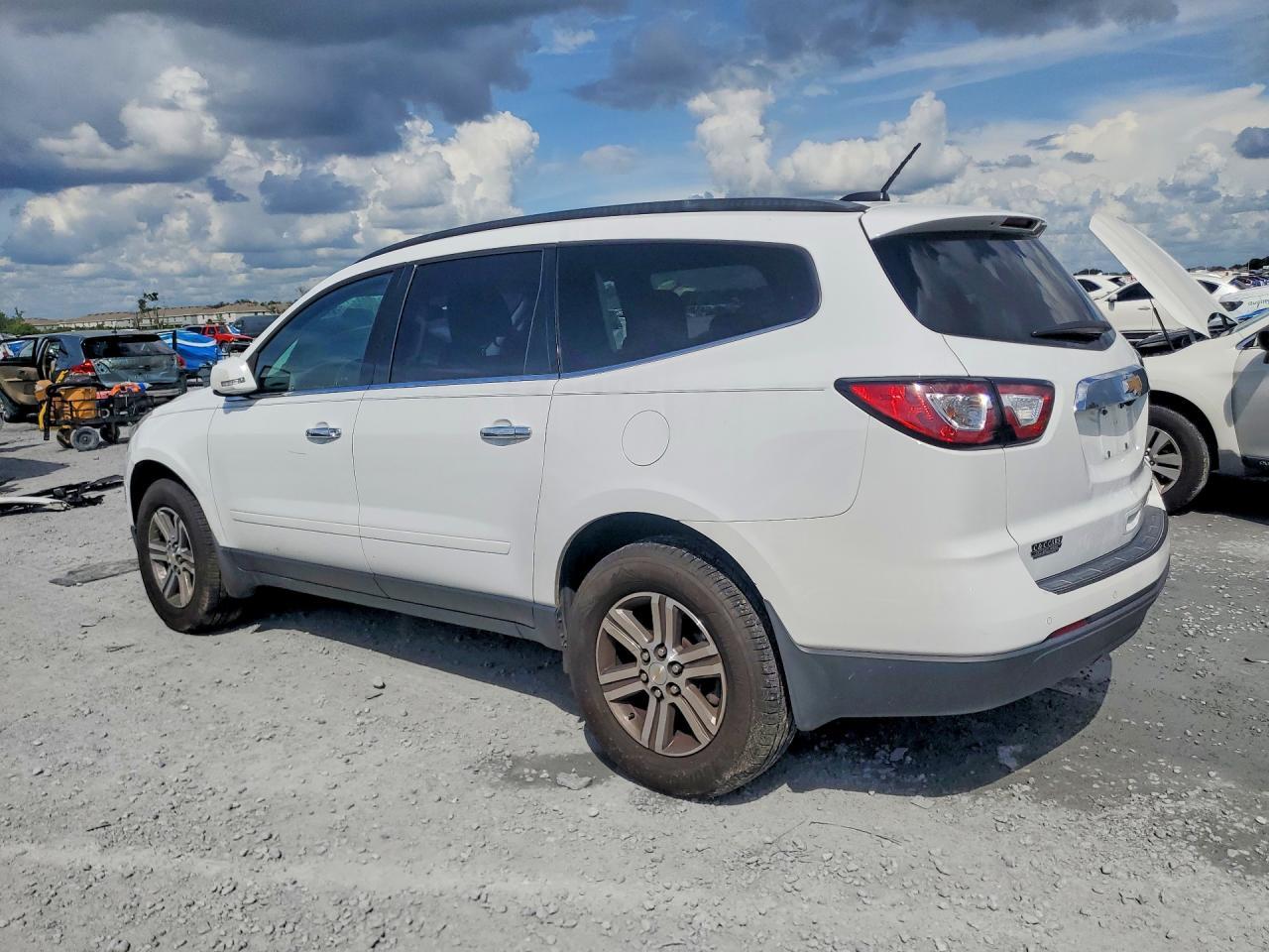 2016 Chevrolet Traverse Lt - Image 2
