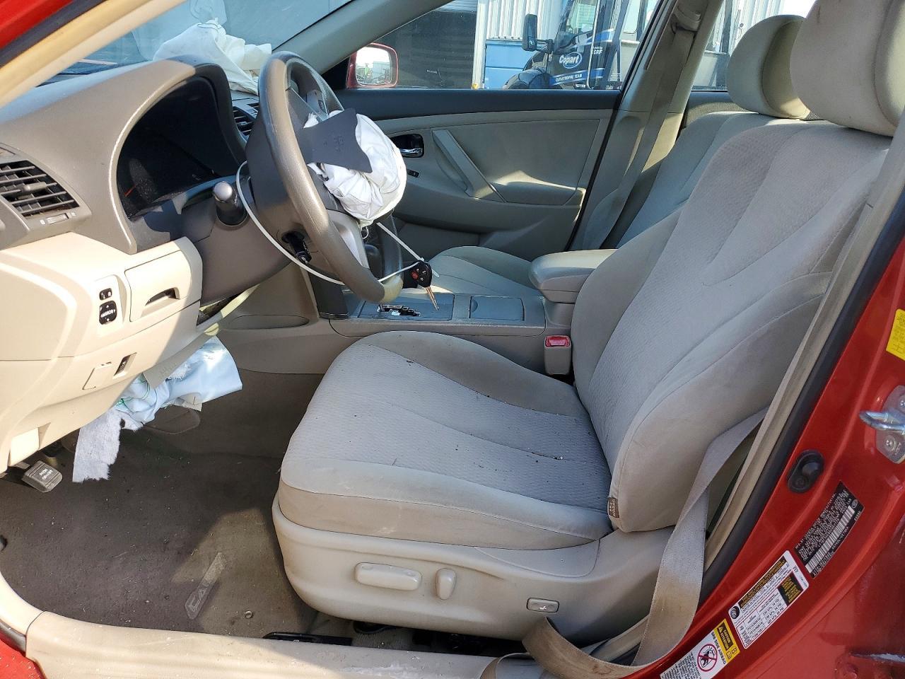 2011 Toyota Camry Le - Фото 7