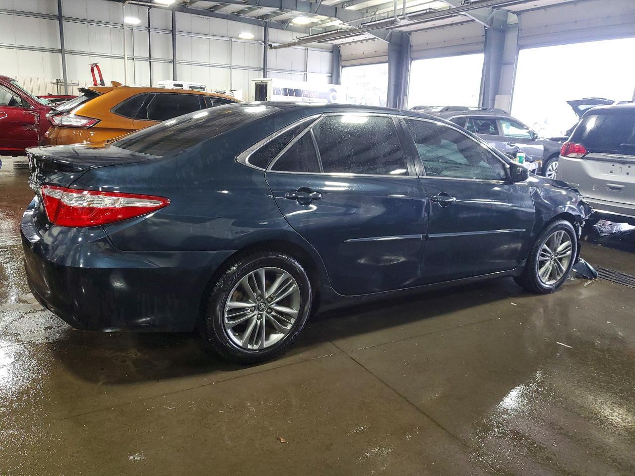 2017 Toyota Camry Se - Фото 3