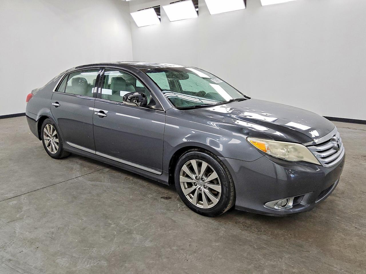 2011 Toyota Avalon Limited - Image 4