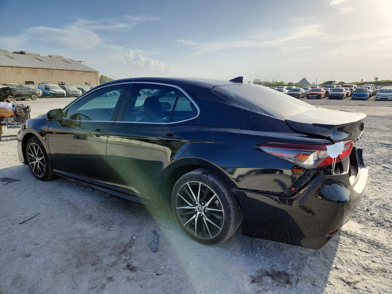 2023 Toyota Camry Se - Фото 2