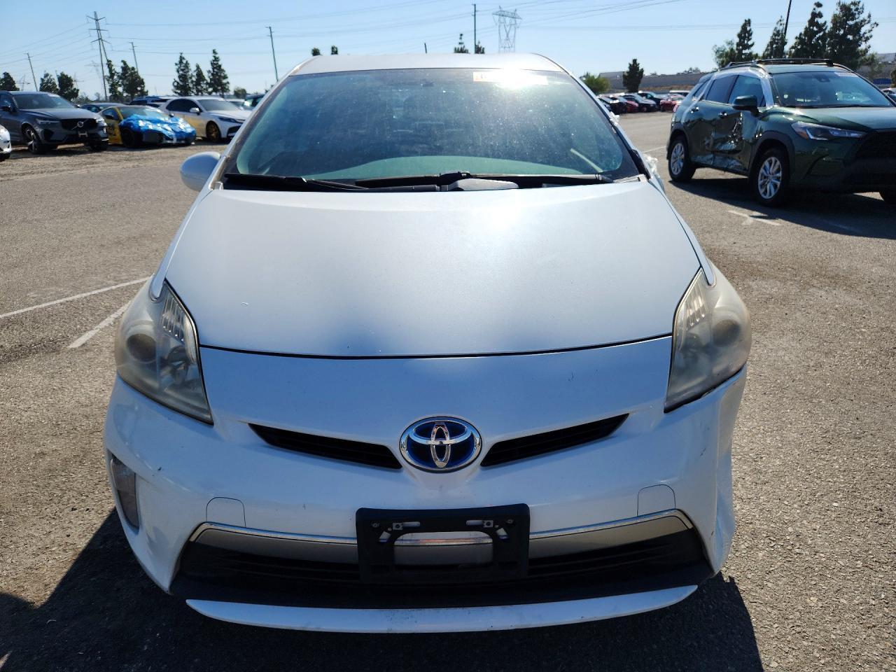 2013 Toyota Prius Plug-In Hybrid Base - Image 5