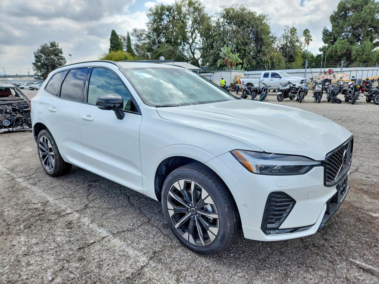 2026 Volvo Xc60 Plus - Image 4