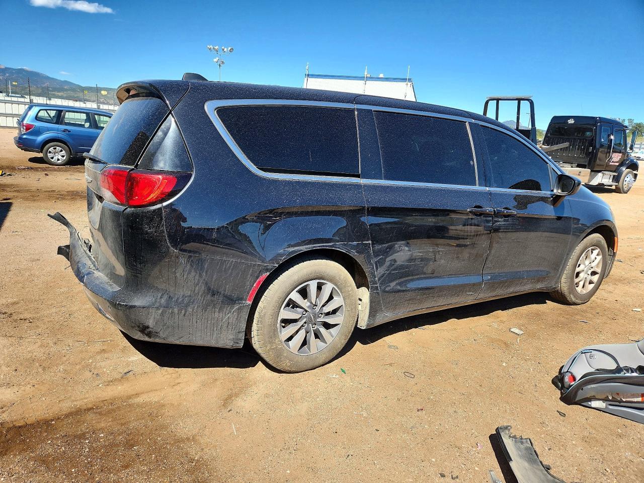 2022 Chrysler Voyager Lx - Фото 3