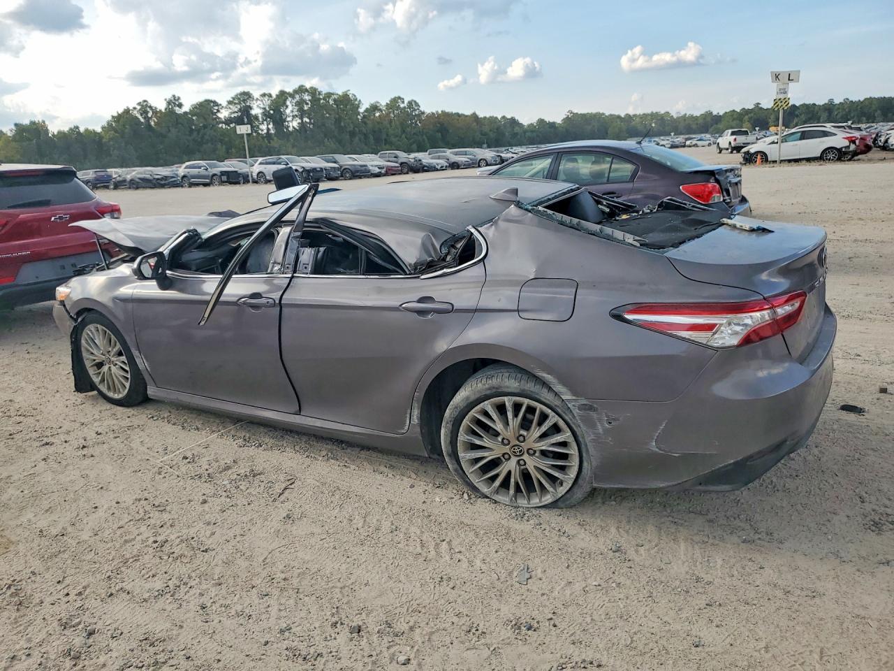 2020 Toyota Camry Xle - Фото 2