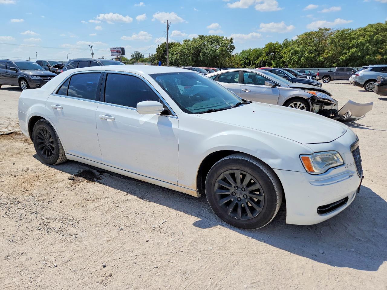 2014 Chrysler 300 - Фото 4
