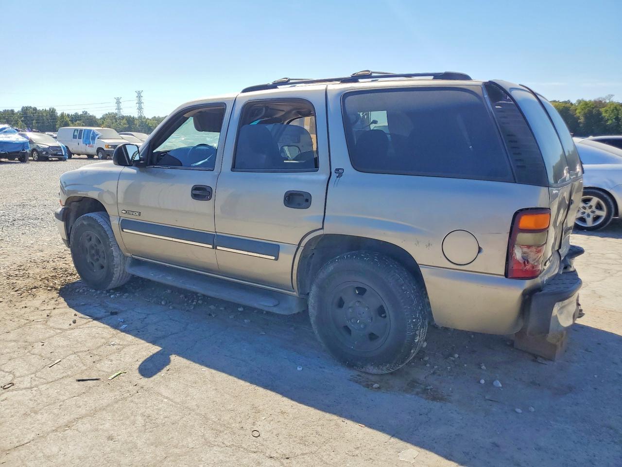 2002 Chevrolet Tahoe C1500 - Фото 2