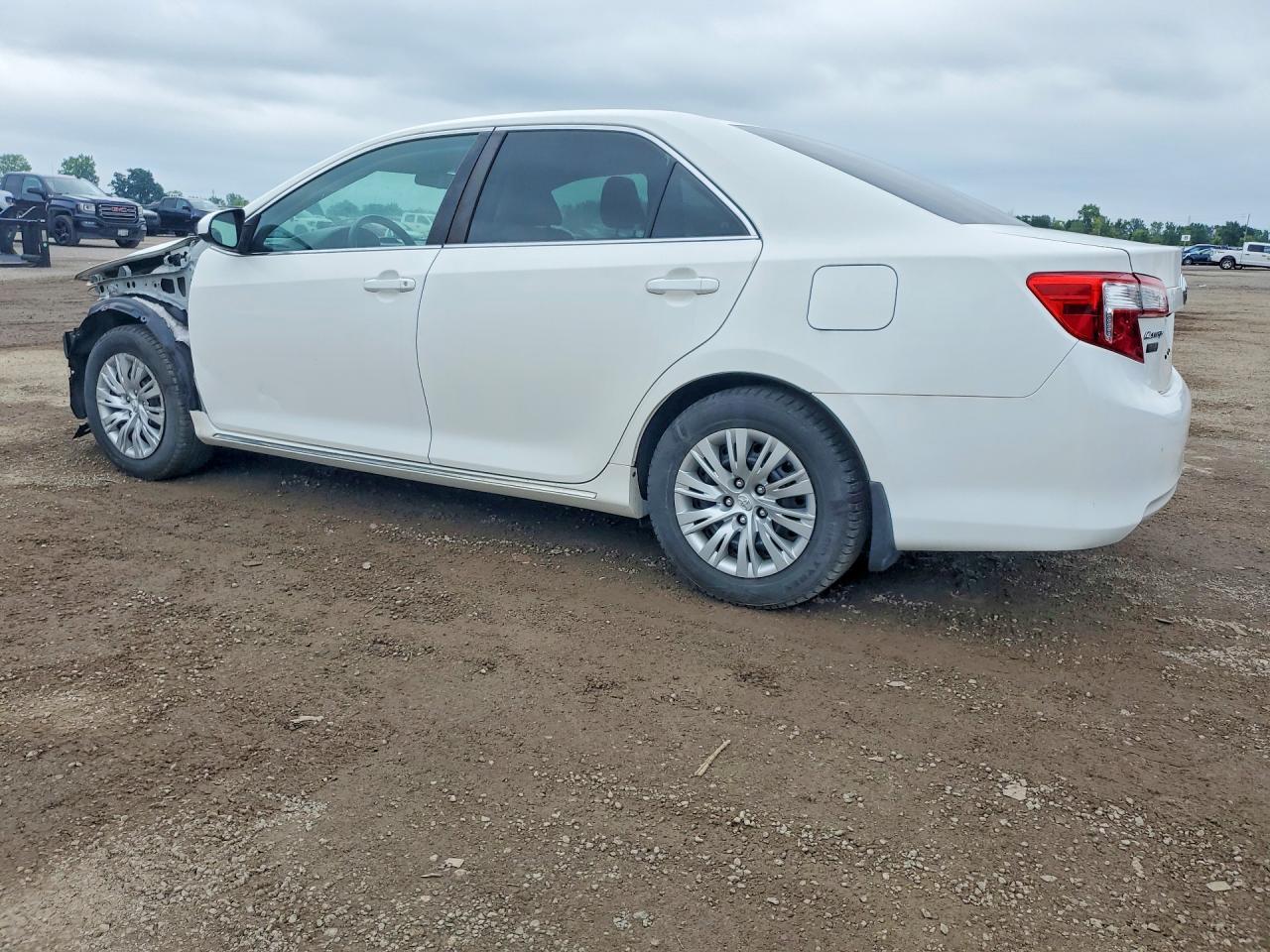2014 Toyota Camry Hybrid Le - Фото 2