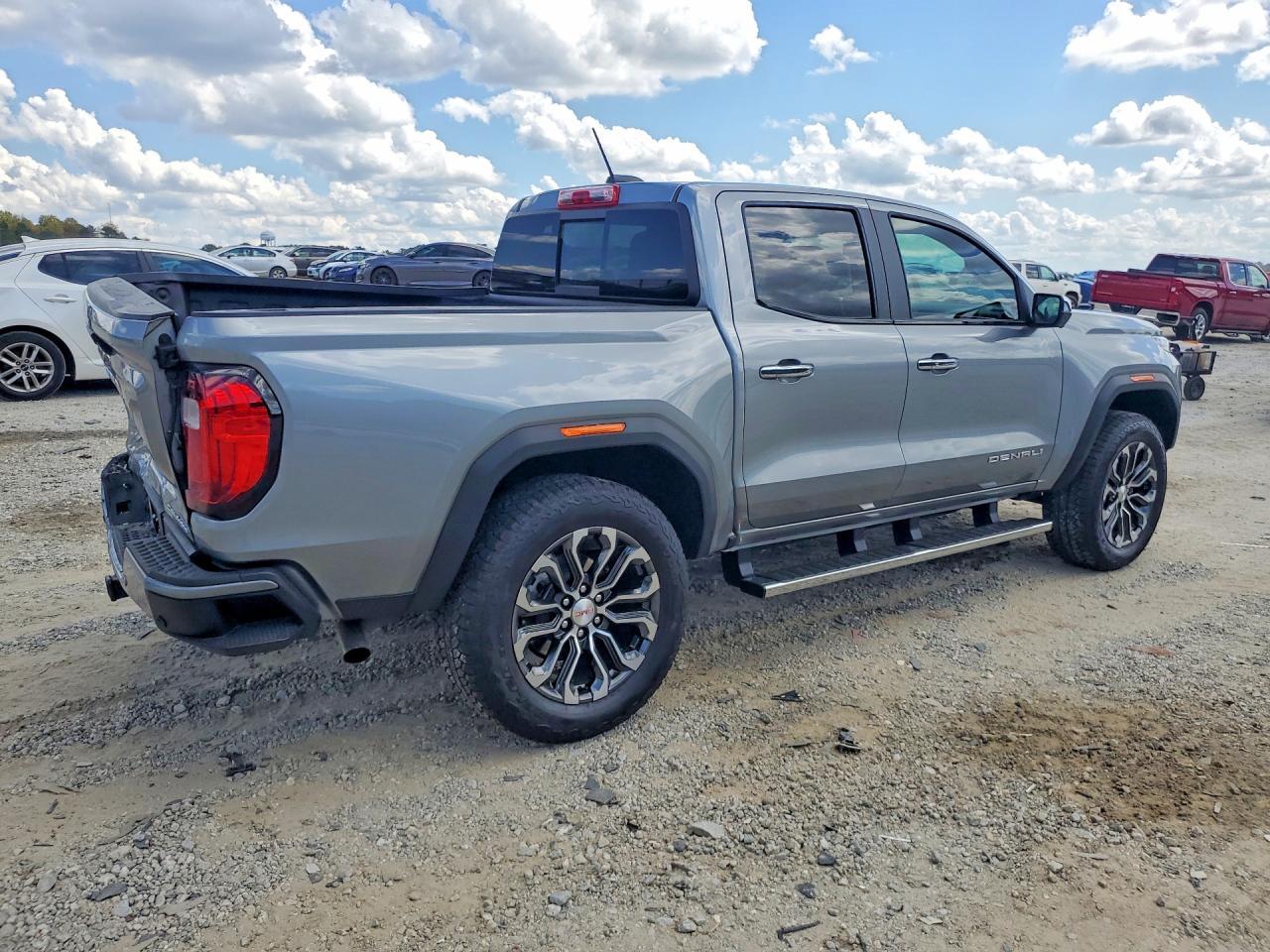 2025 GMC Canyon Denali - Image 3