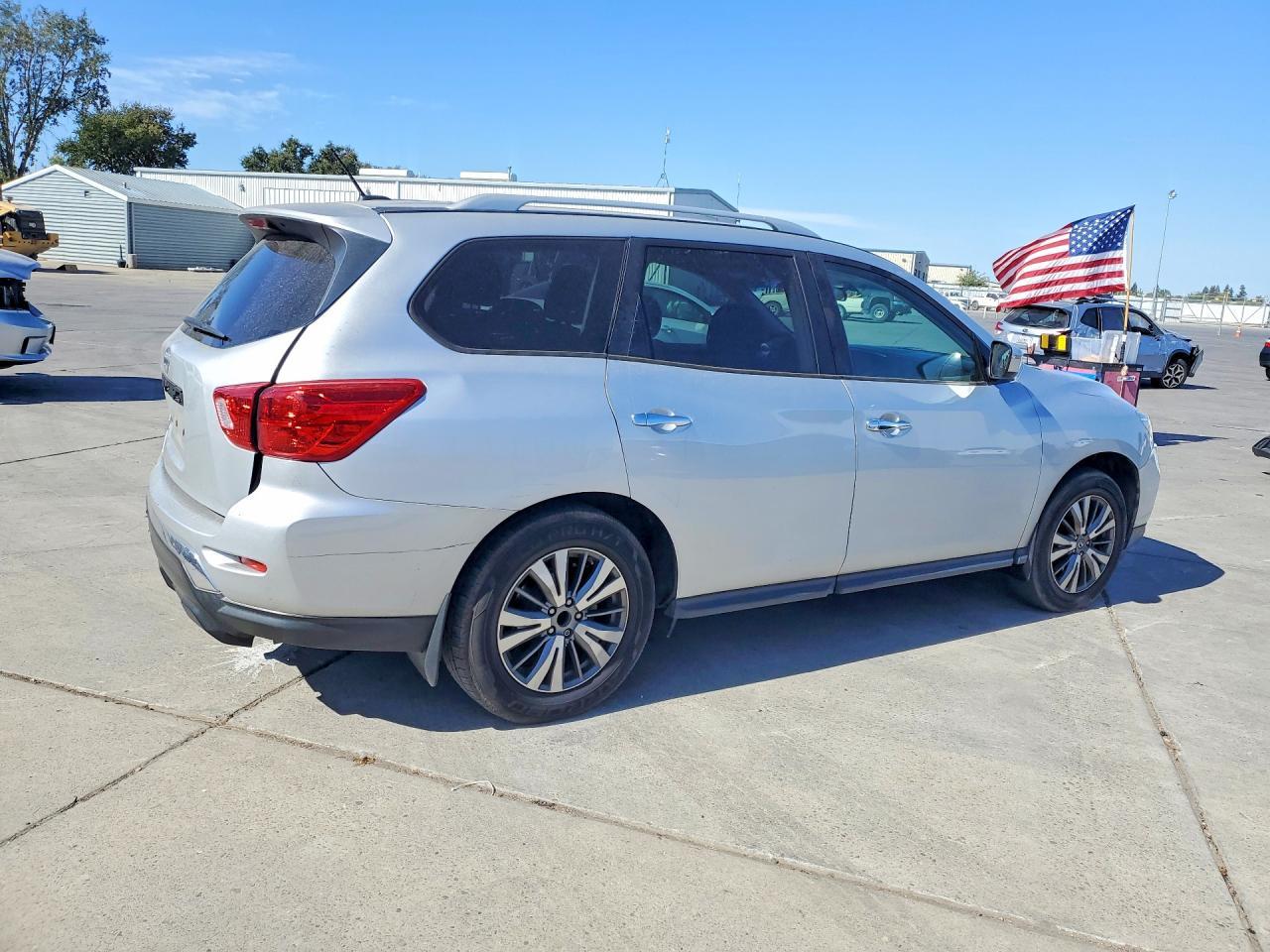 2018 Nissan Pathfinder S - Фото 3