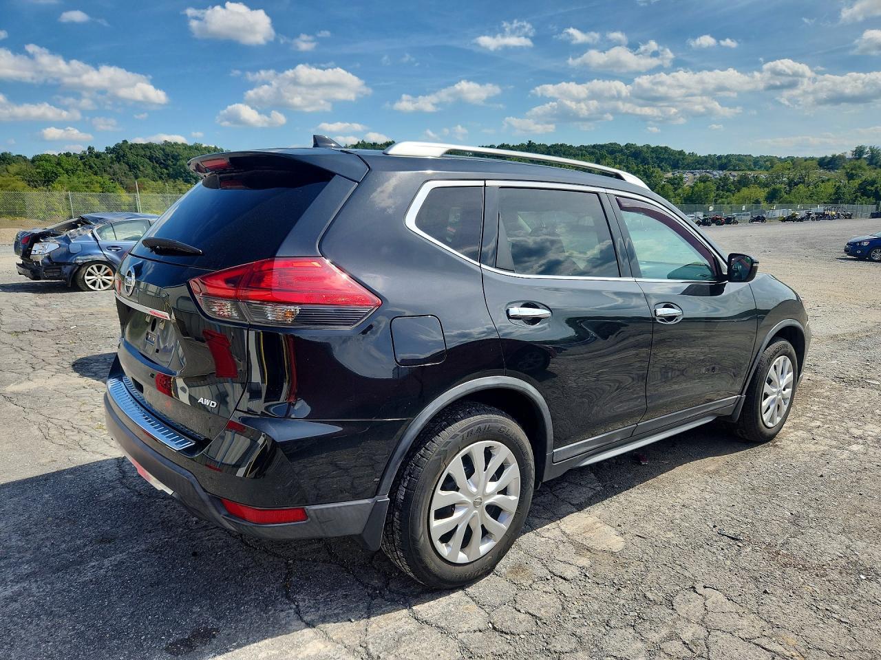 2017 Nissan Rogue S - Image 3