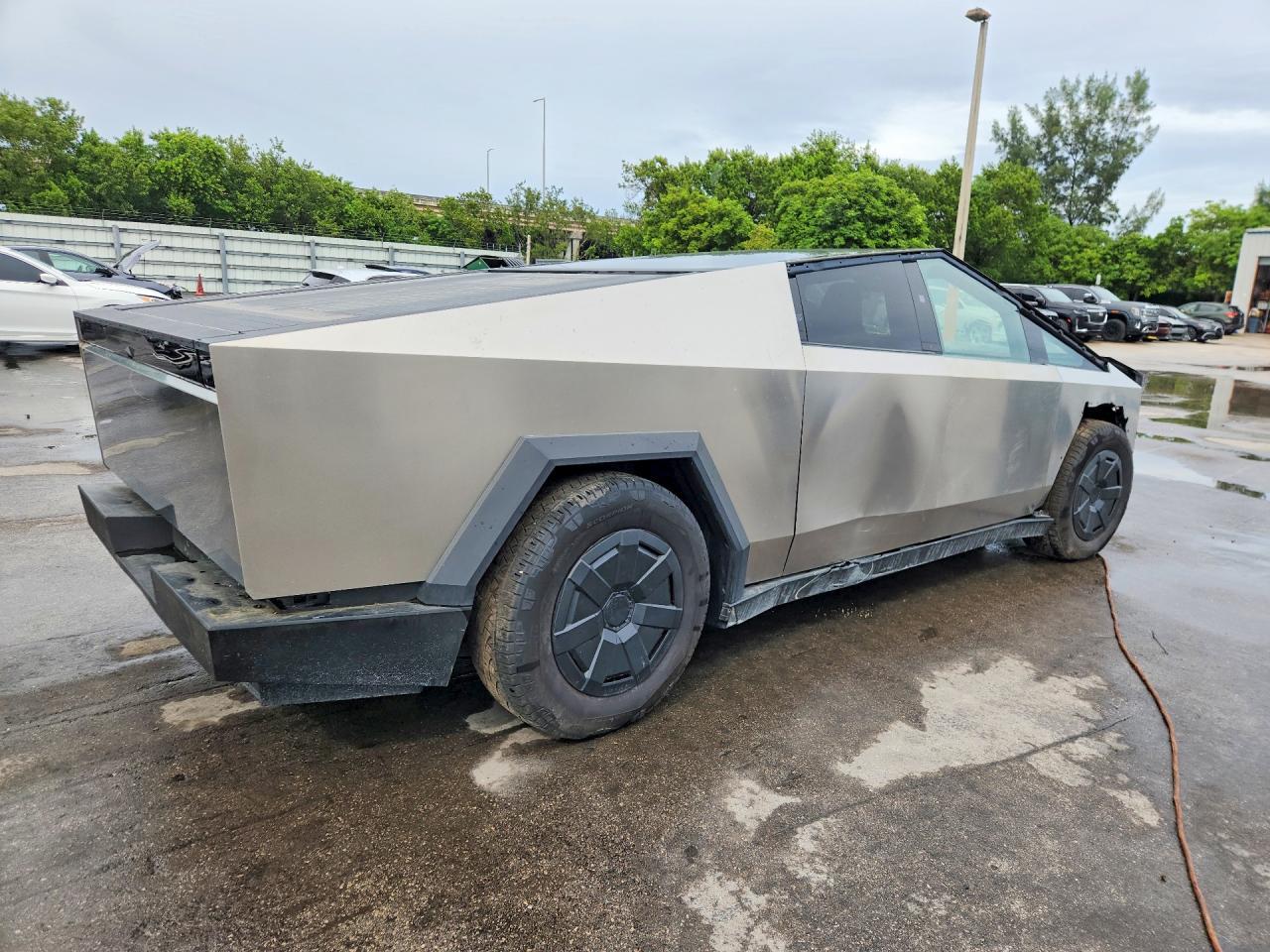 2024 Tesla Cybertruck - Фото 3