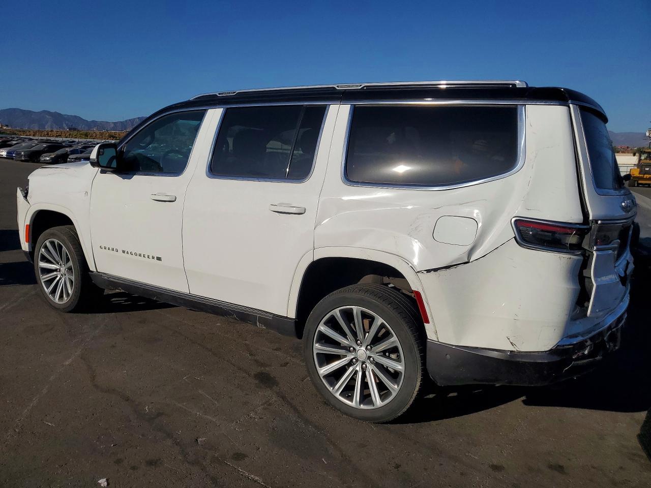 2022 Jeep Grand Wagoneer Series Ii - Image 2
