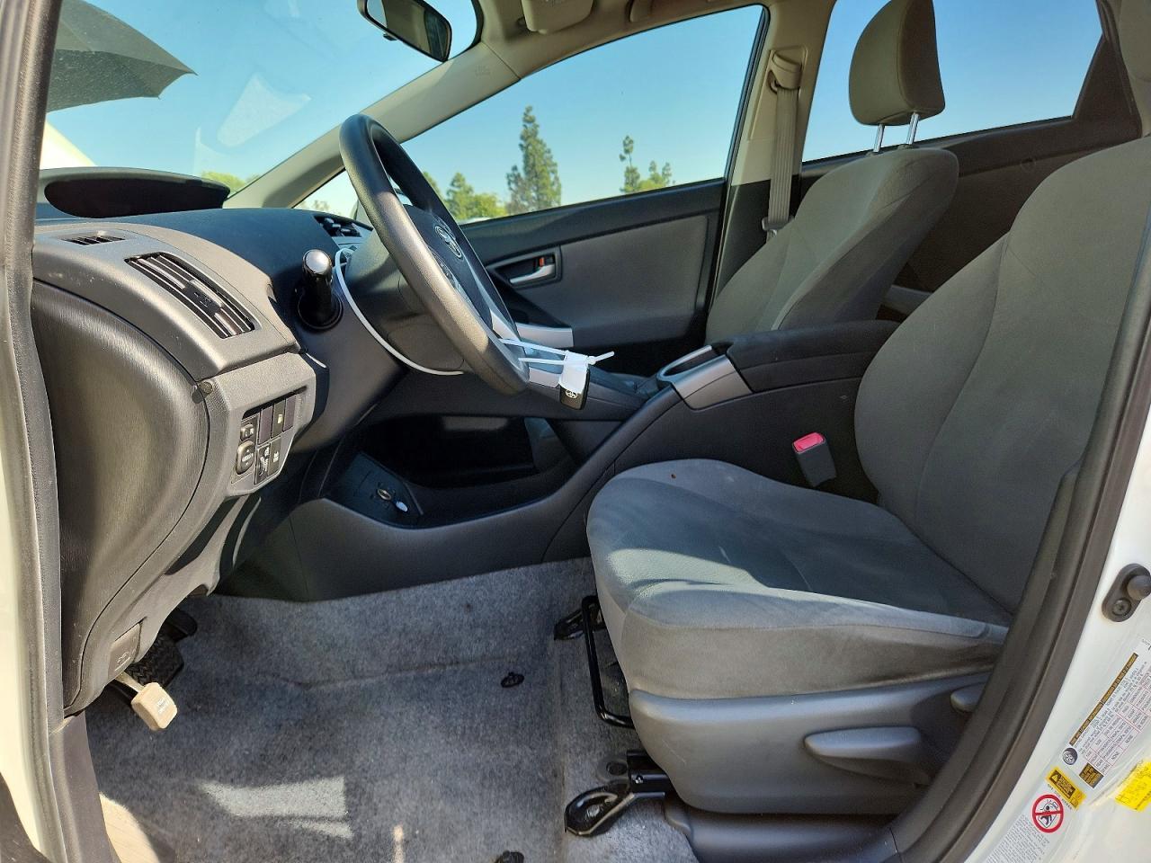 2013 Toyota Prius Plug-In Hybrid Base - Image 7