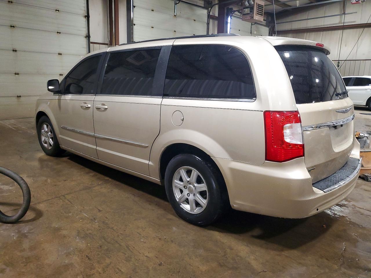2013 Chrysler Town & Country Touring - Image 2