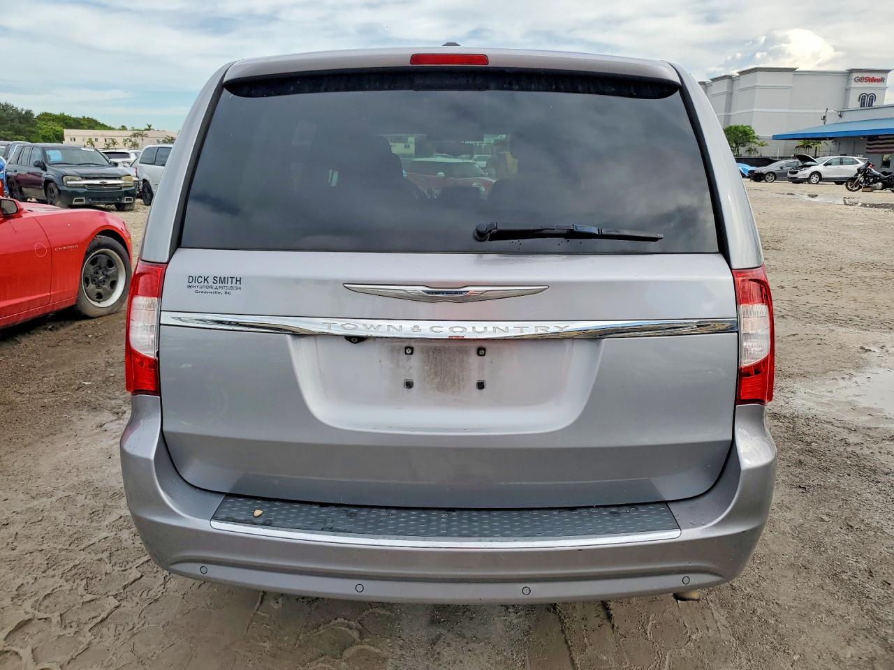 2015 Chrysler Town & Country Touring L - Image 6