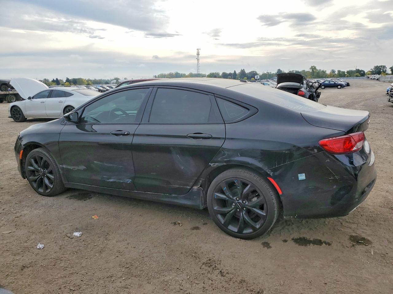 2016 Chrysler 200 S - Фото 2