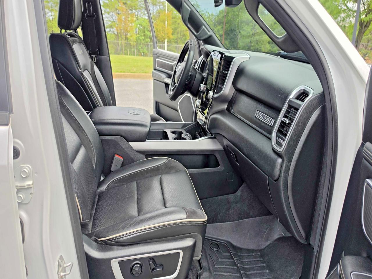 2020 Ram 1500 Laramie - Image 5