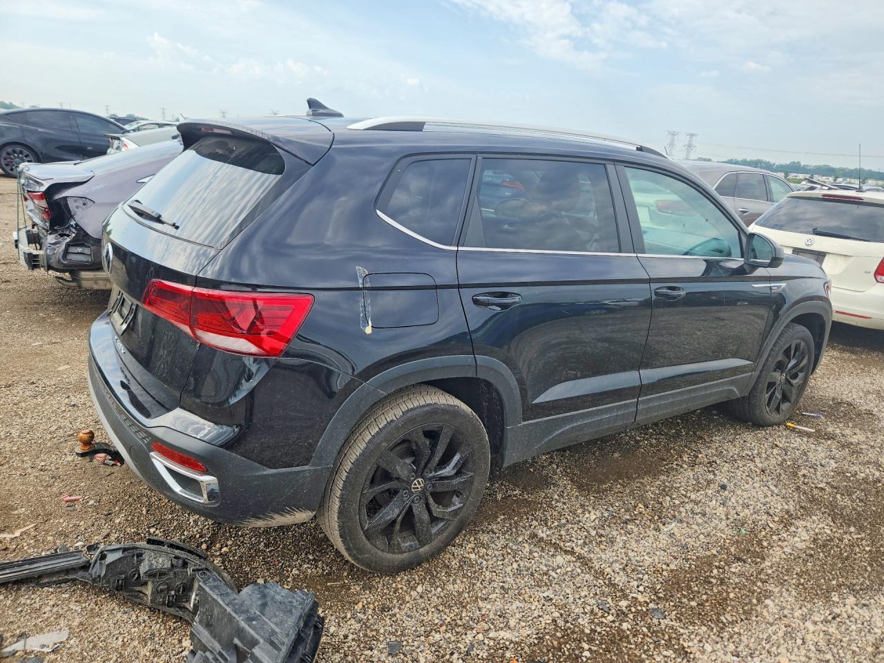 2022 Volkswagen Taos S - Фото 3