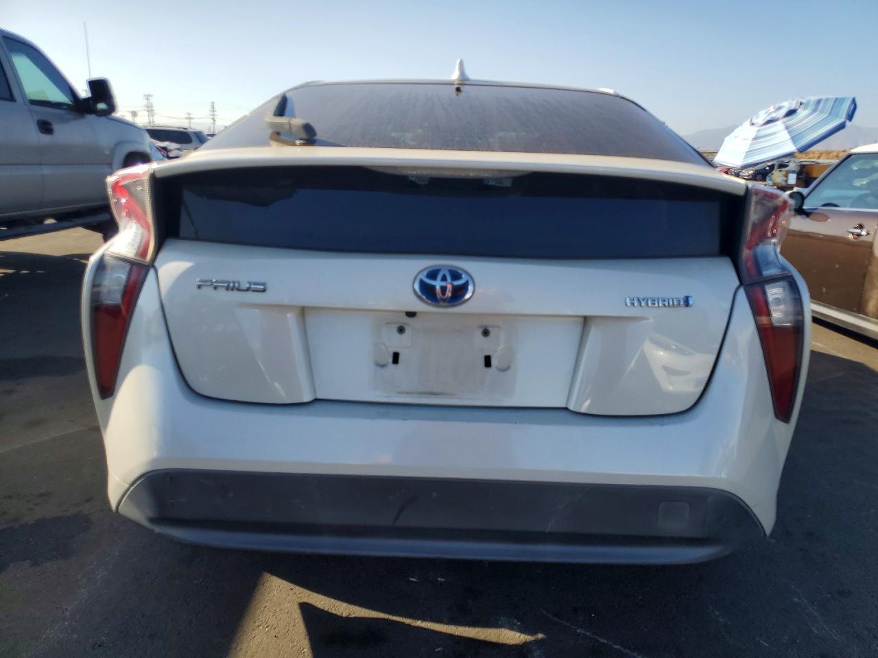 2016 Toyota Prius Three - Фото 6