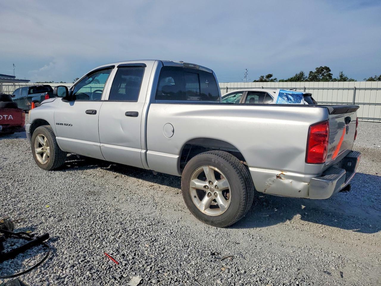 2007 Dodge Ram 1500 St - Фото 2