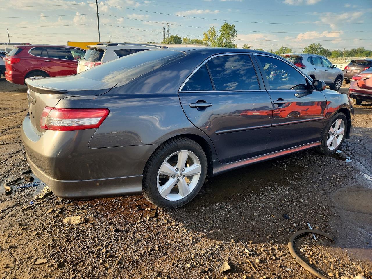 2011 Toyota Camry Se - Фото 3