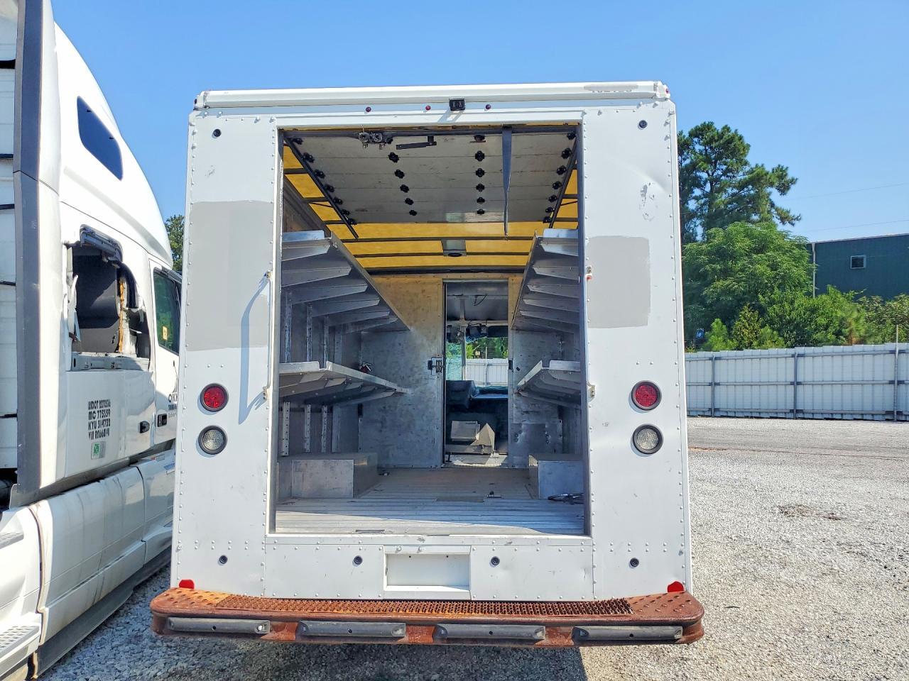 2021 Ford Econoline E450 Super Duty Commercial Stripped Chassis - Фото 6