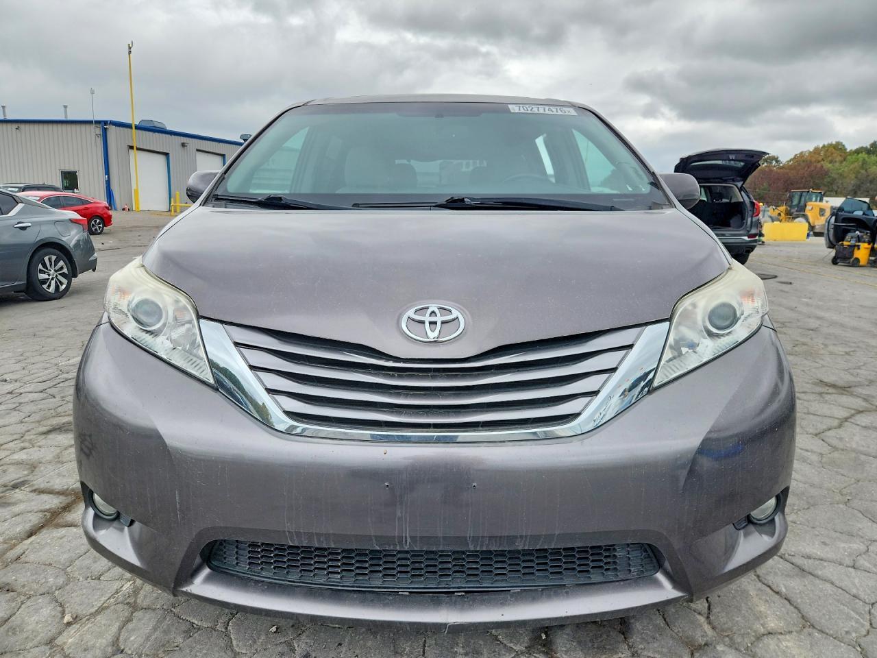2016 Toyota Sienna Xle 7-Passenger - Фото 5