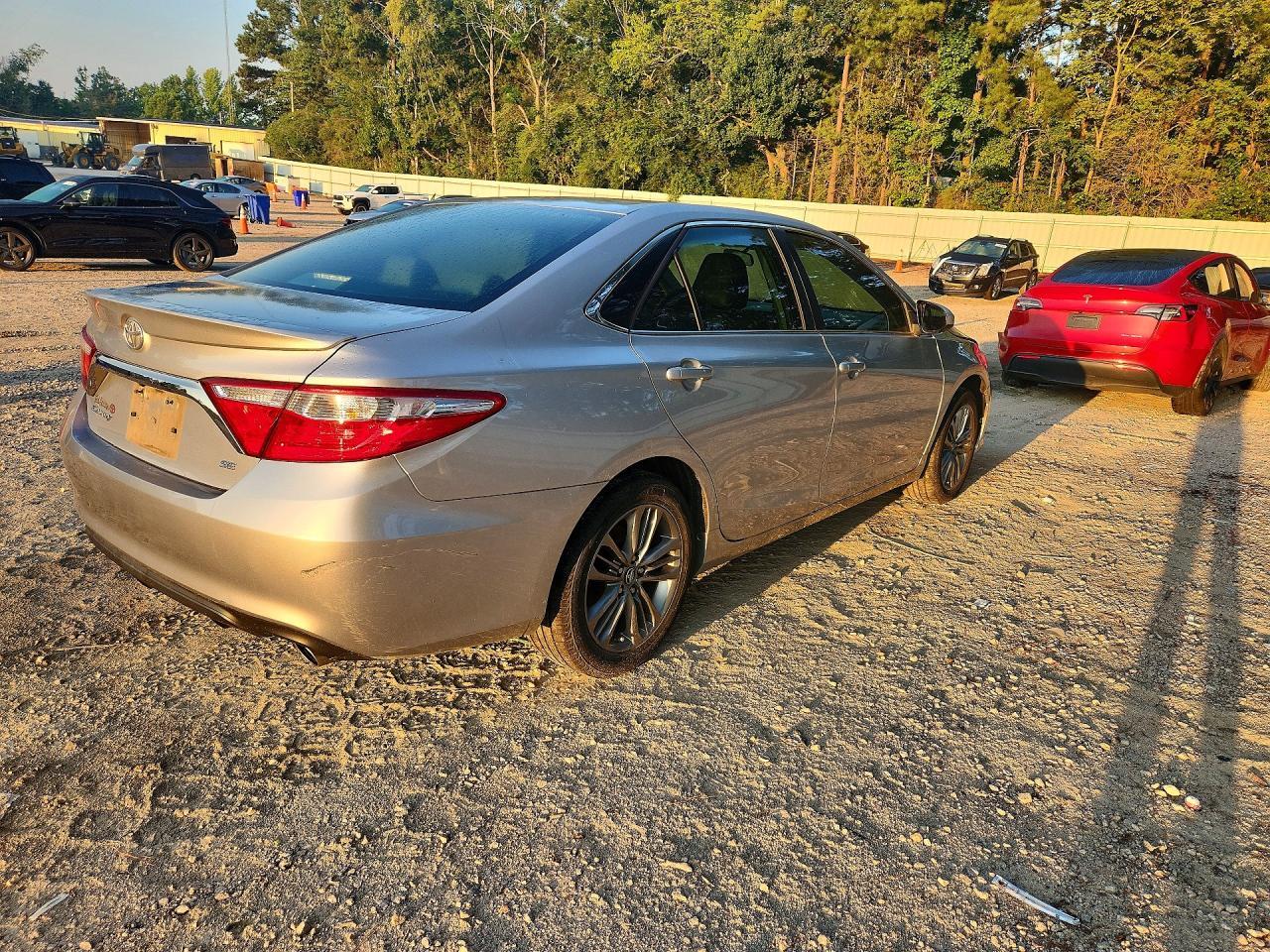 2017 Toyota Camry Se - Фото 3