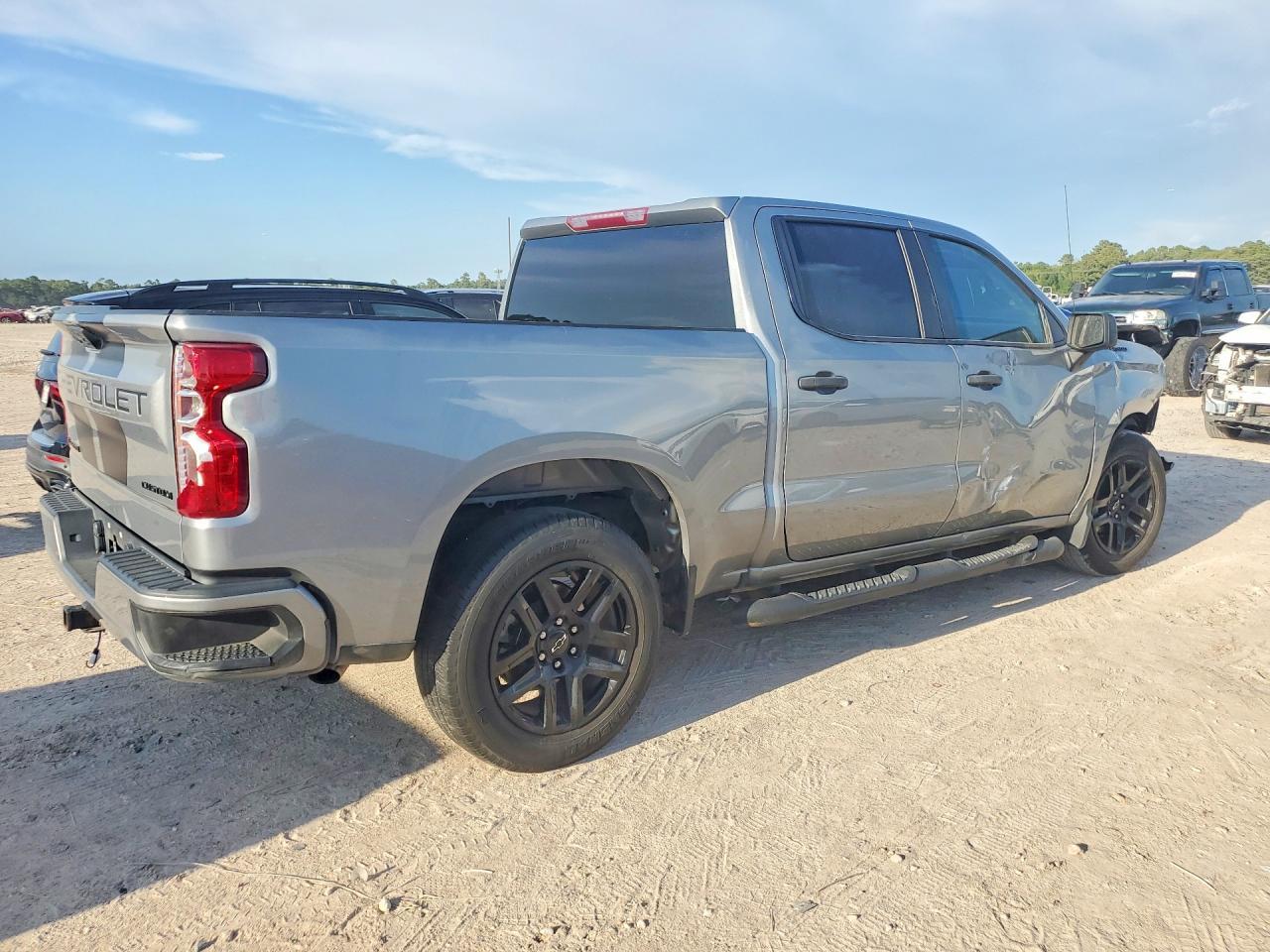 2024 Chevrolet Silverado C1500 Custom - Фото 3