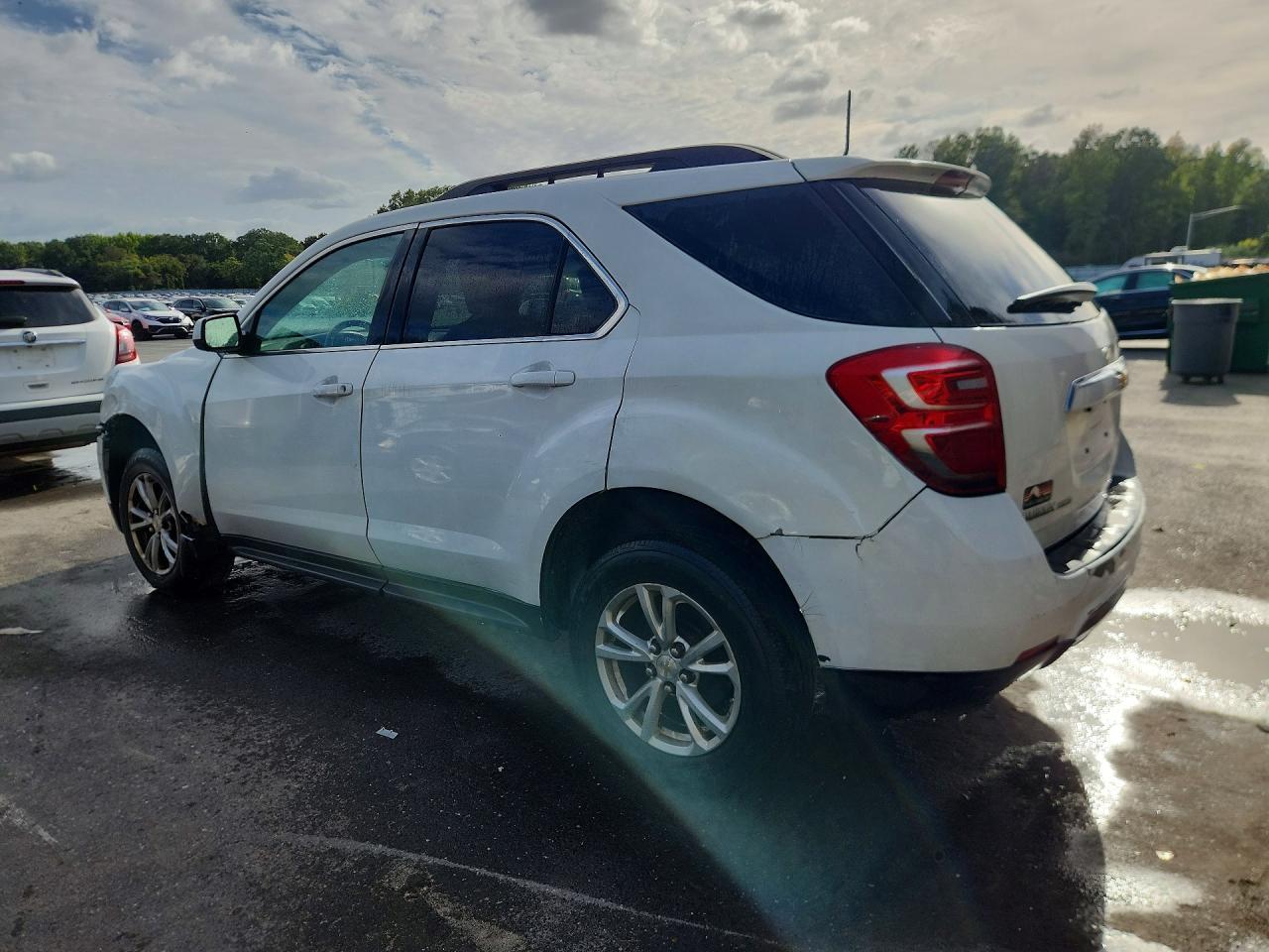 2017 Chevrolet Equinox Lt - Image 2