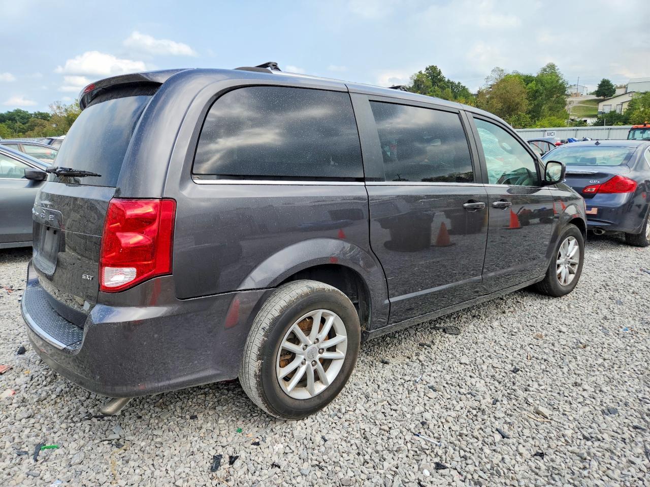 2020 Dodge Grand Caravan Sxt - Фото 3
